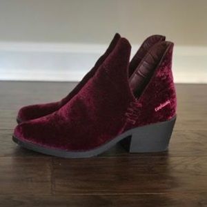 Chic velvet booties